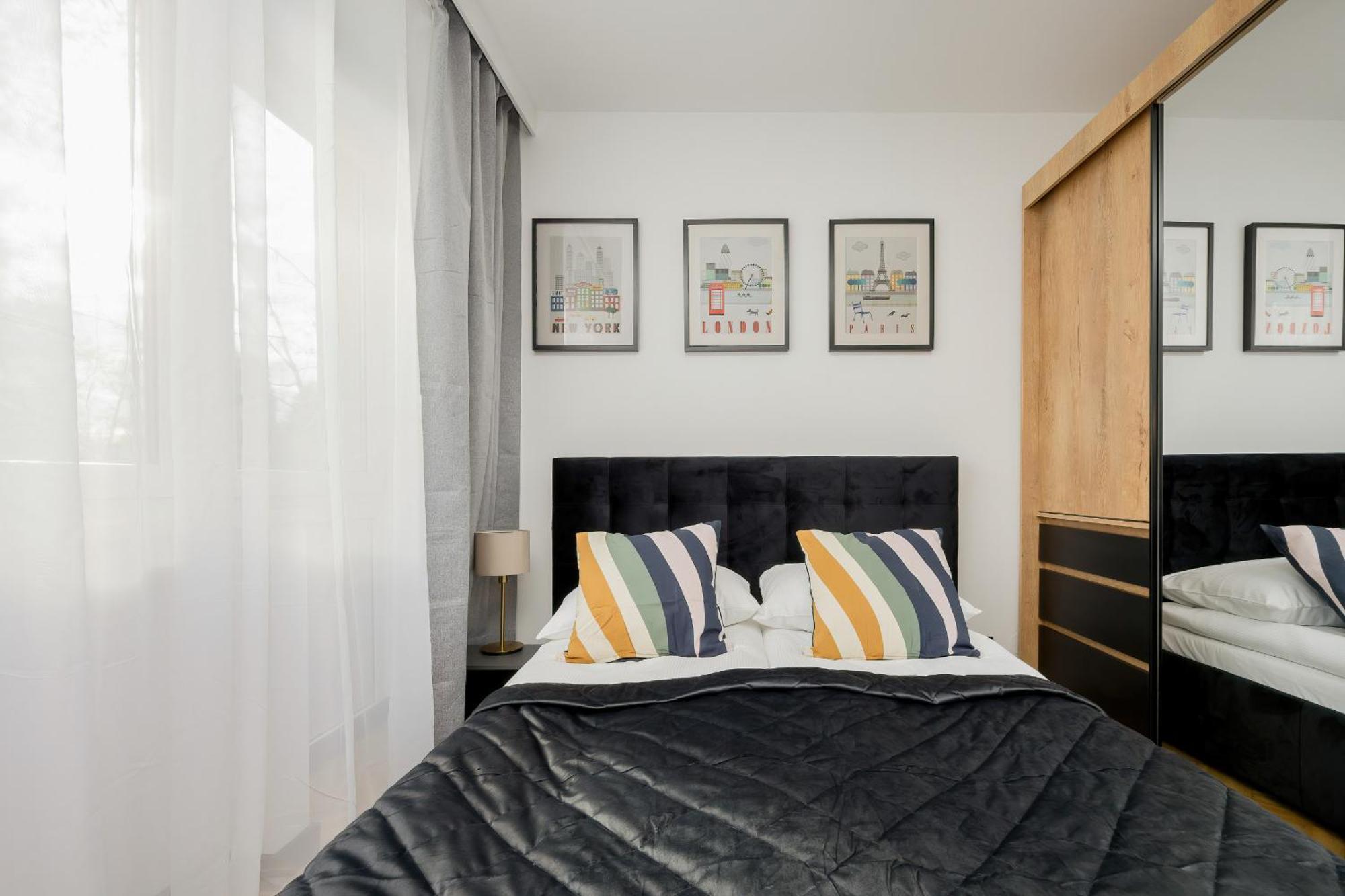 Modern Black & Wooden Apartment Warsaw Near The Airport By Noclegi Renters エクステリア 写真