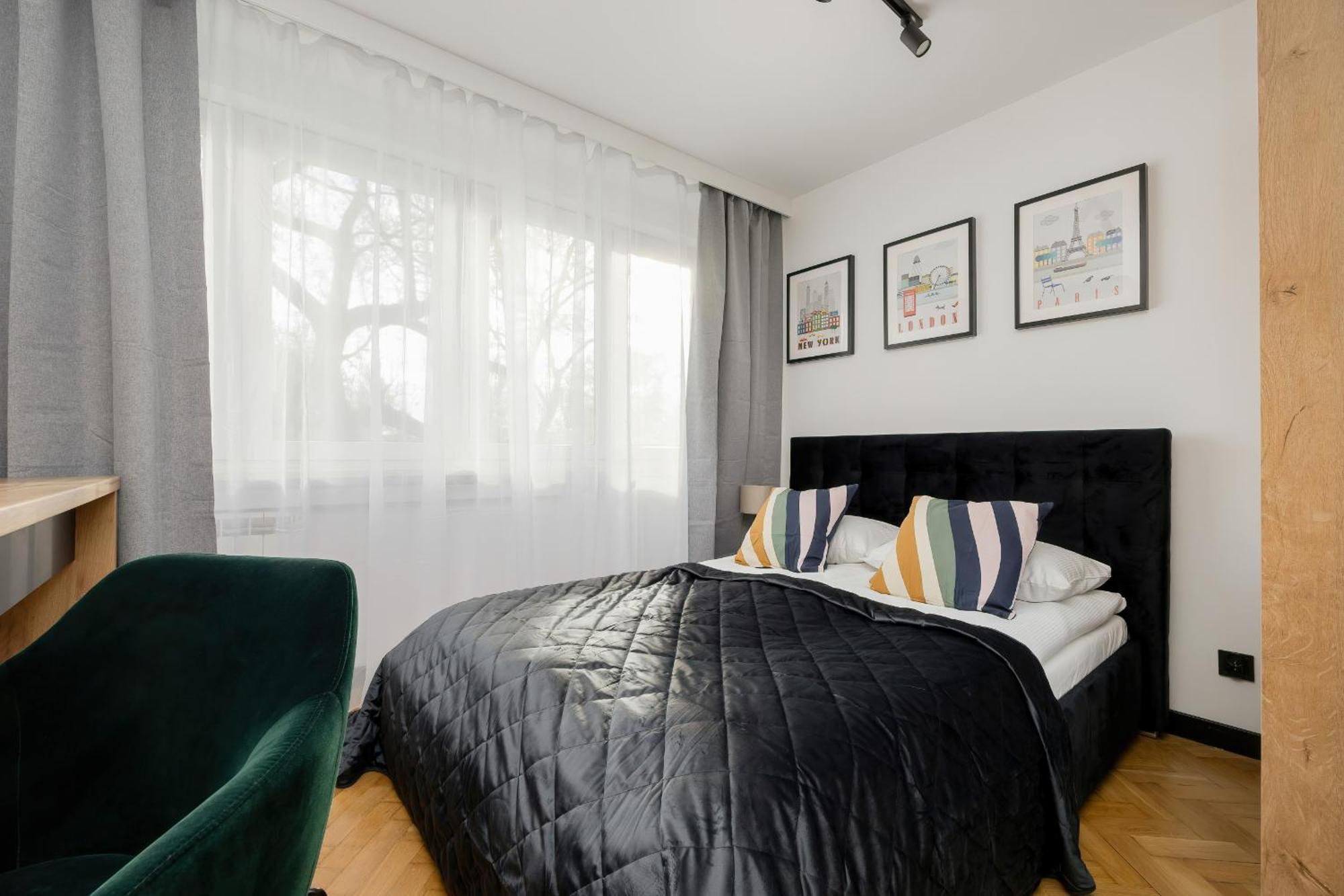 Modern Black & Wooden Apartment Warsaw Near The Airport By Noclegi Renters エクステリア 写真