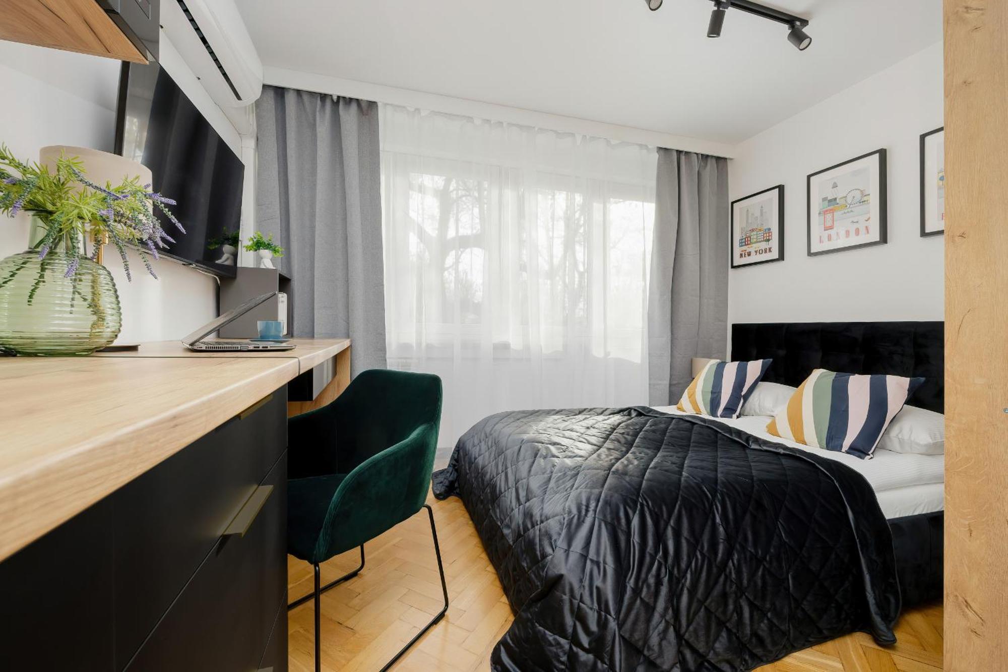 Modern Black & Wooden Apartment Warsaw Near The Airport By Noclegi Renters エクステリア 写真