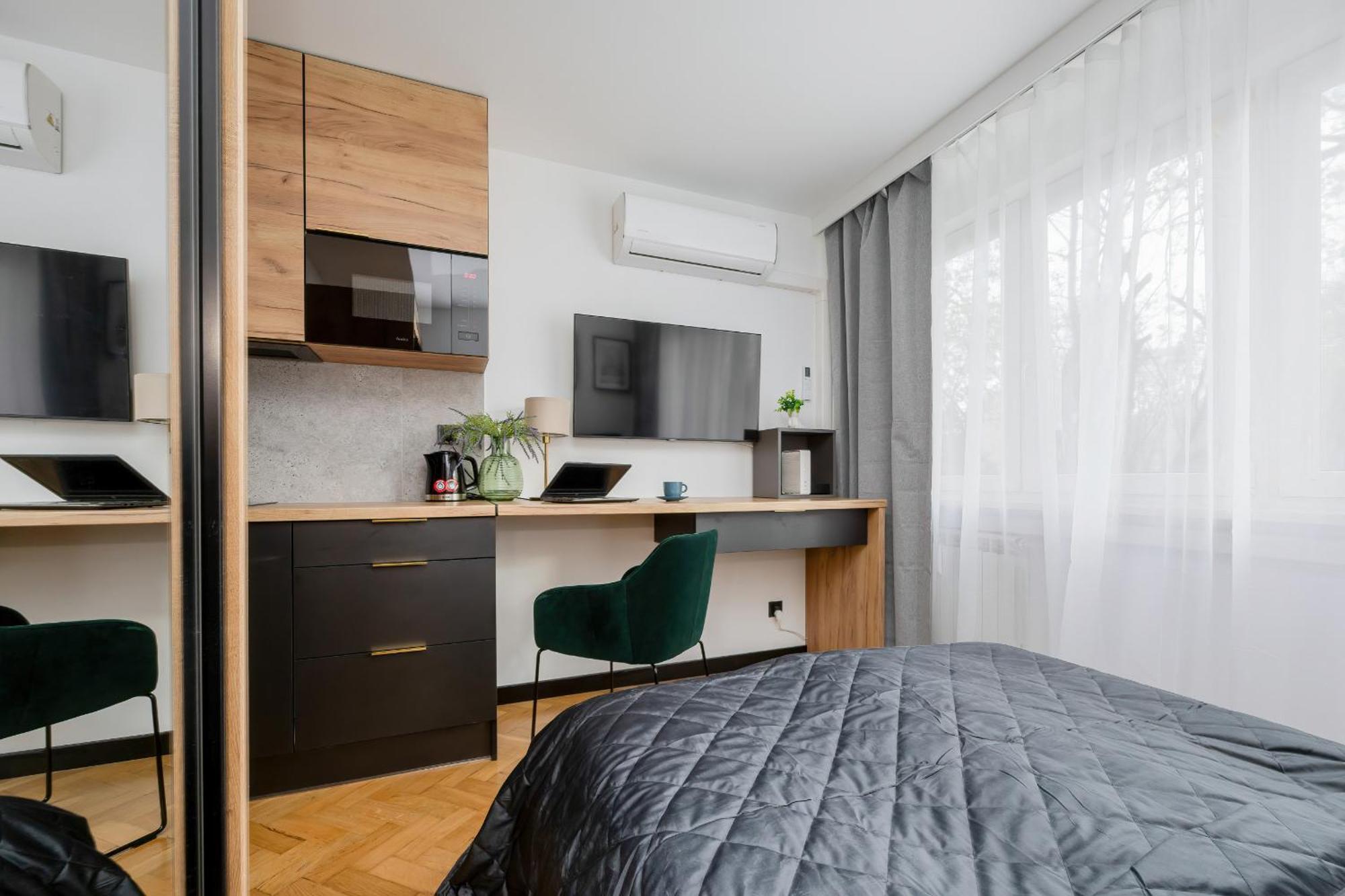 Modern Black & Wooden Apartment Warsaw Near The Airport By Noclegi Renters エクステリア 写真